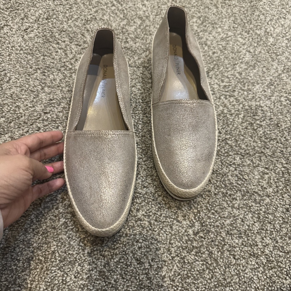 Donald Pliner Women's Size 8 Palm‎ Tan Gold Loafers Slip On Espadrille Shoes